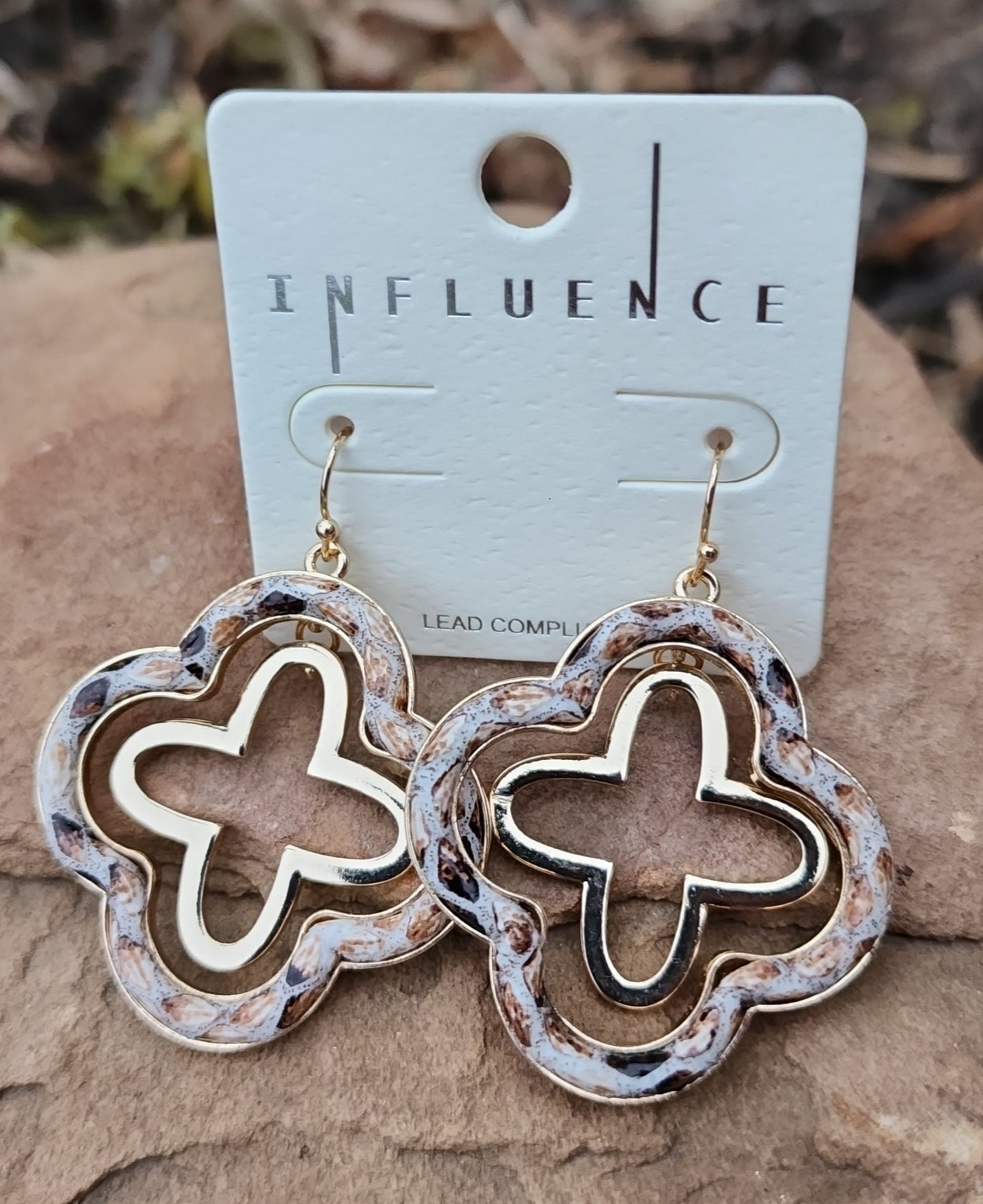 Dancy Dangling Earrings