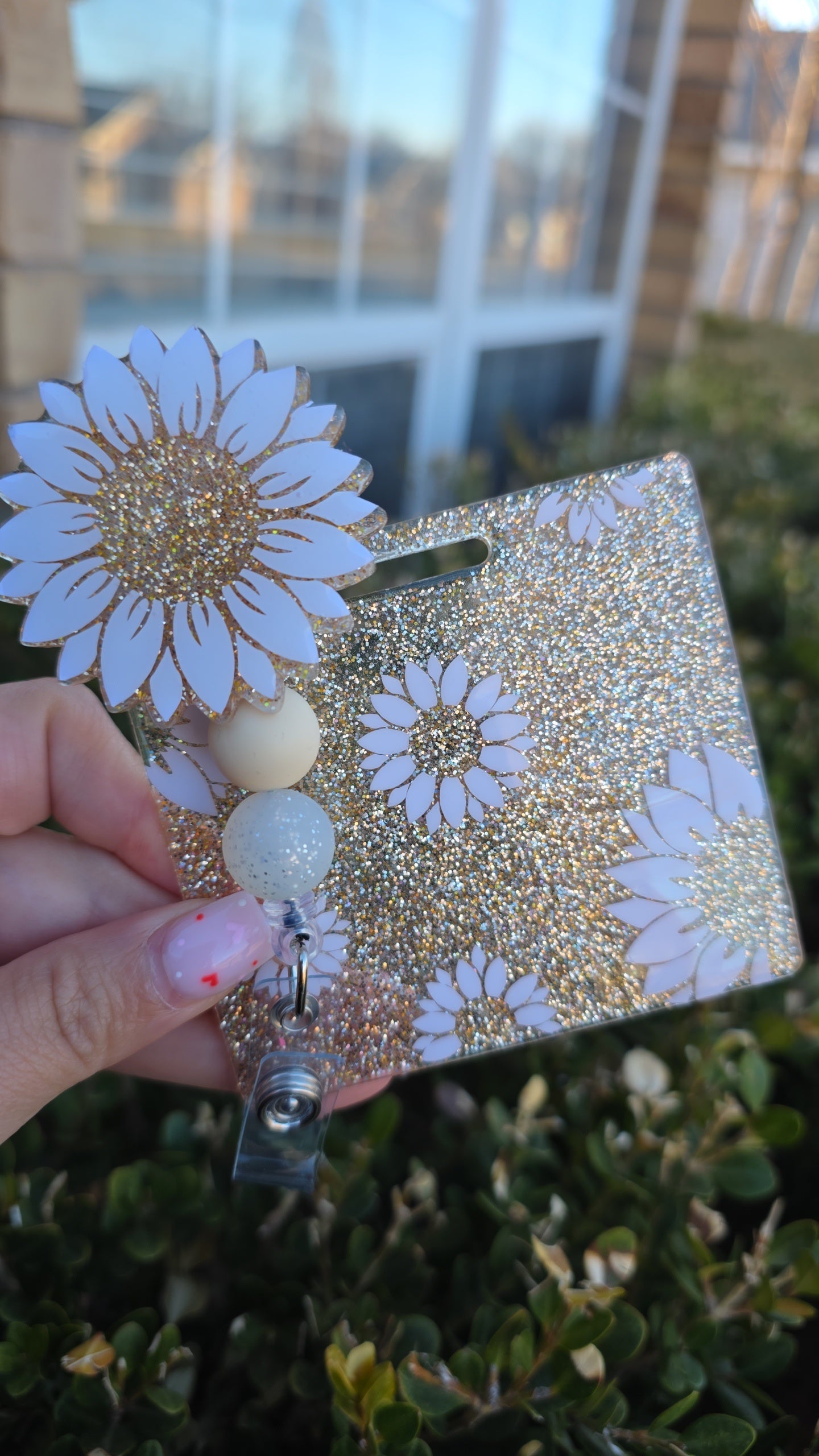 Daisy Gold/white badge Reel
