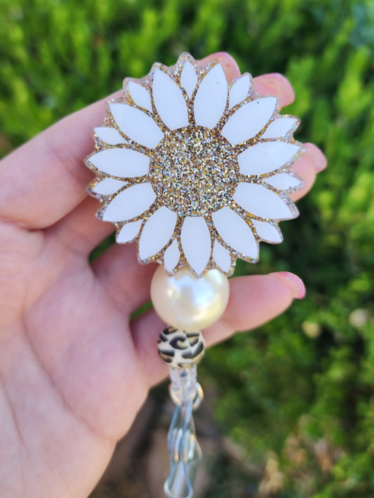 White Daisy Badge REEL